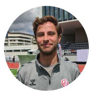 Photo de Juan, entraîneur de football 100% féminin