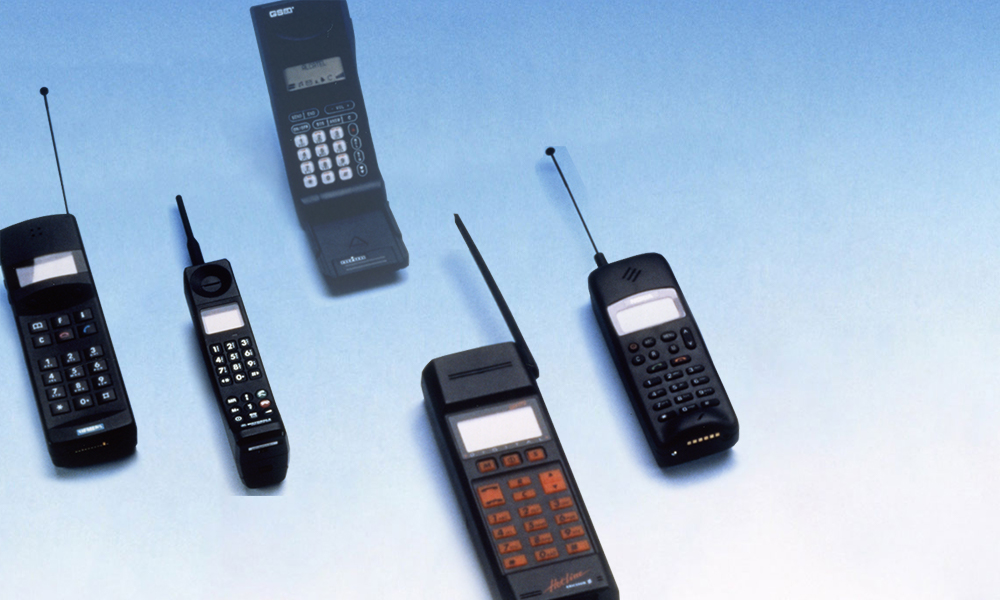 Photo de téléphones portables à antennes des années 90