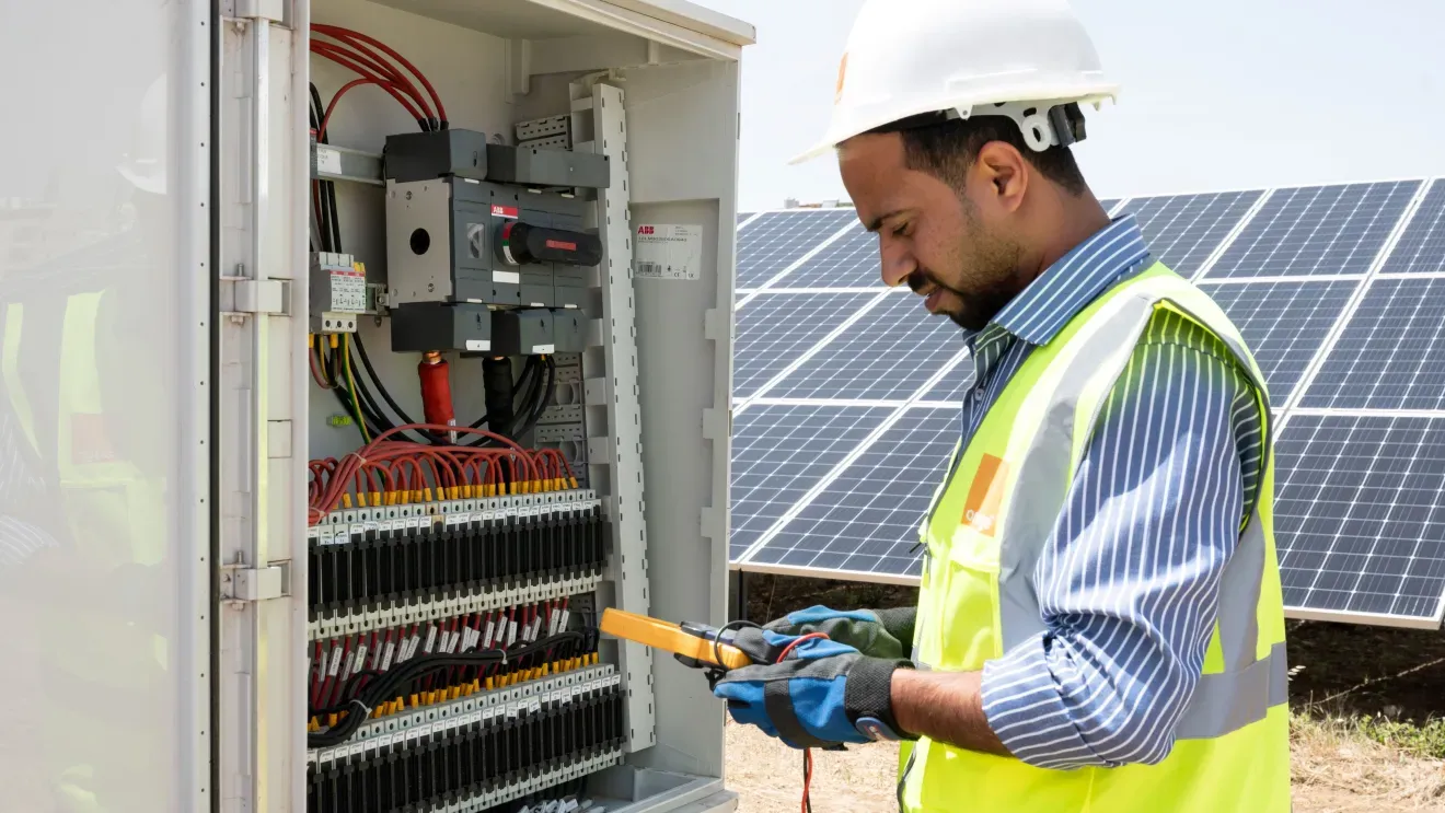 Technicien Orange ferme solaire Jordanie