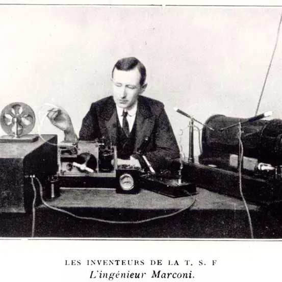 Guglielmo Marconi réalise les premières transmissions en télégraphie sans fil (TSF)