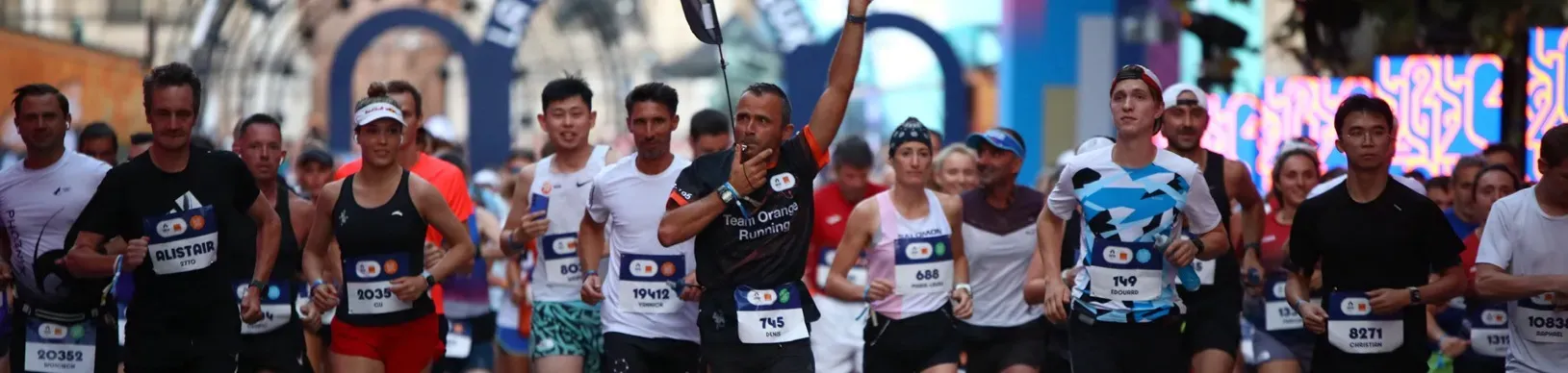 Départ de la course Marathon Pour Tous, une quinzaine de personne en ligne viennent de s'élancer pour la course