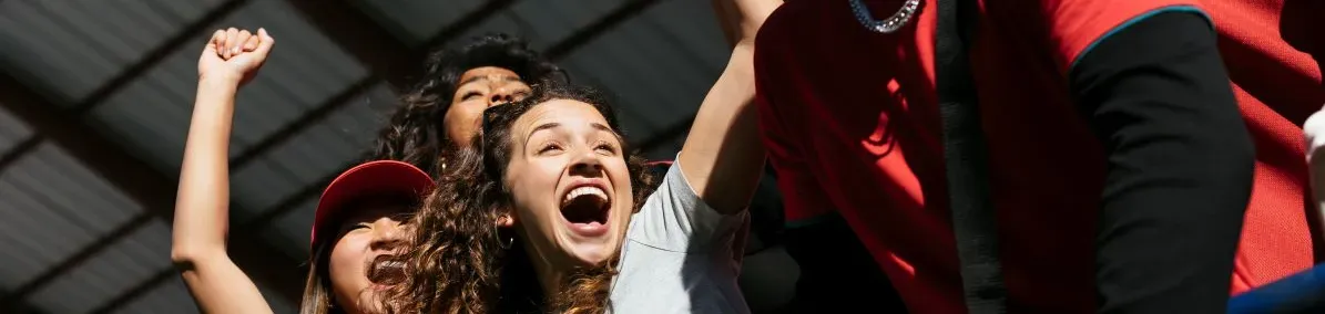 Femmes supporters à un match de football
