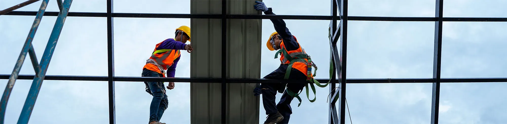 construction travailleurs échaffaudage équilibre solidité 