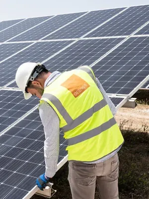 Photo Panneaux solaires Techncien Jordanie / Amman RSE Energie solaire /energie verte