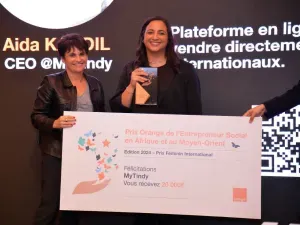 Remise chèque à la start-up MyTindy avec Caroline Guillaumin