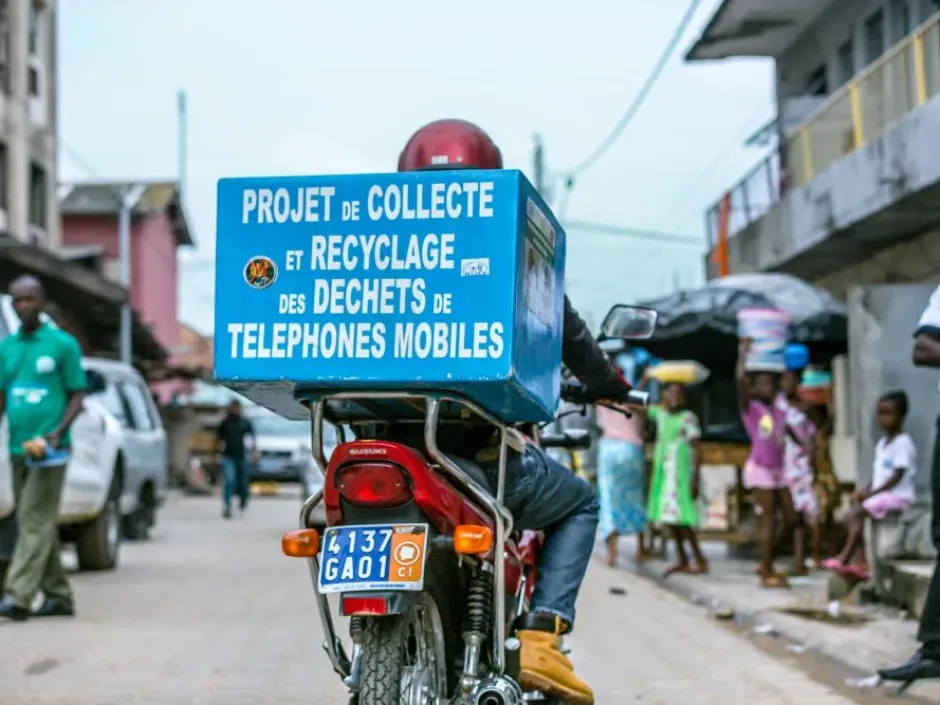 Photo d'un scooter de projet de collecte et de recyclage